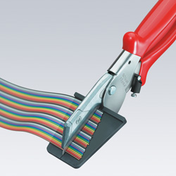 Cutter for ribbon cable
